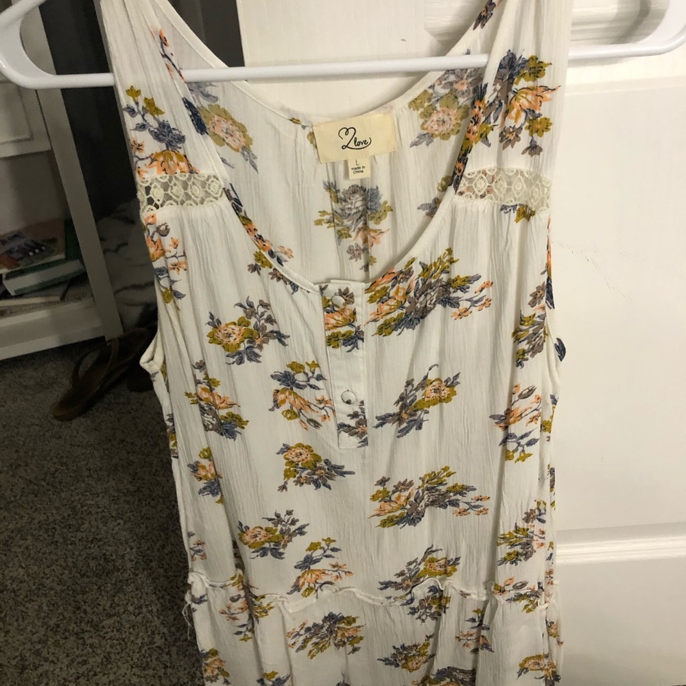 White sleeveless women’s top
